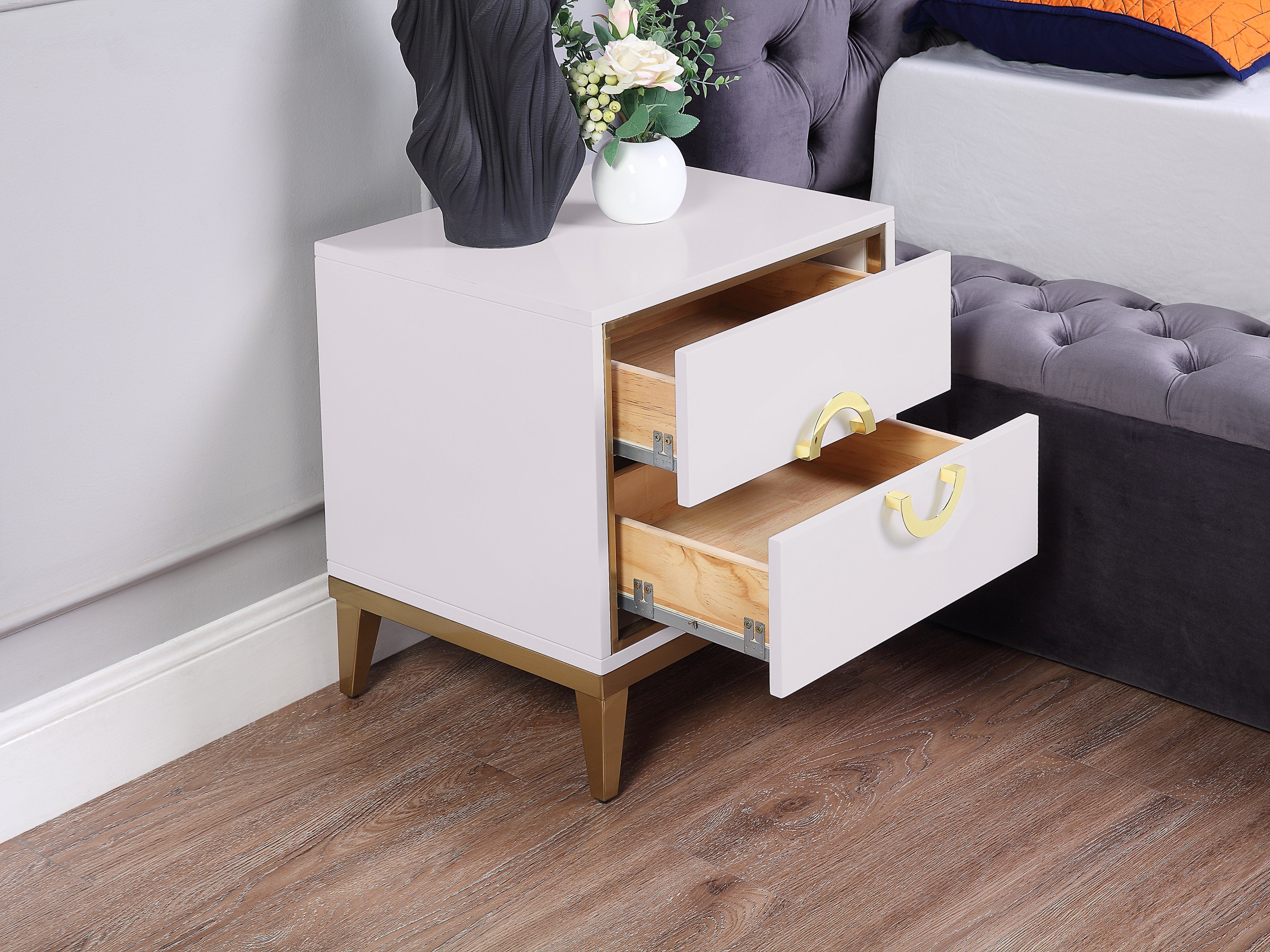 Negasi Nightstand