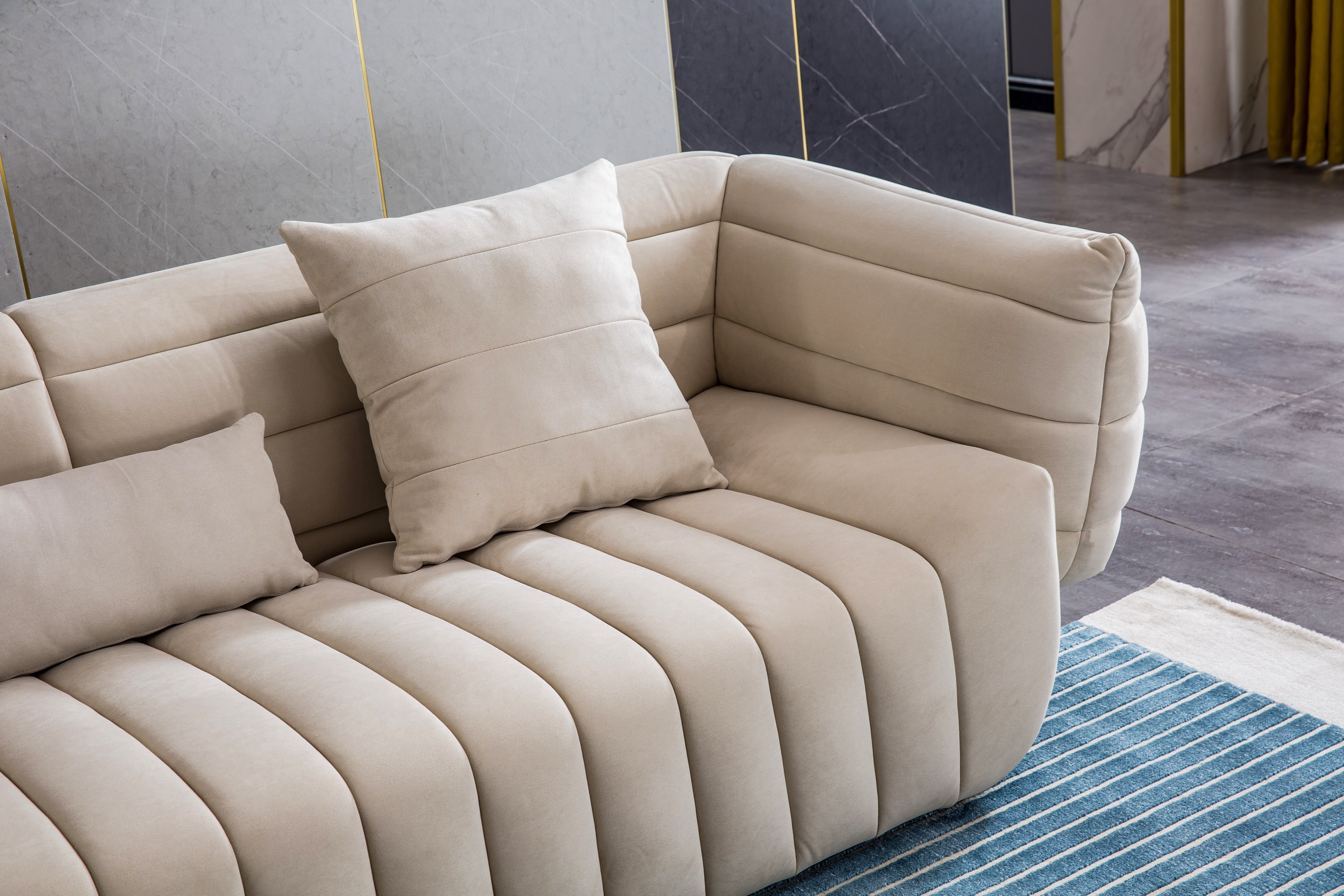 Eliuth Sofa